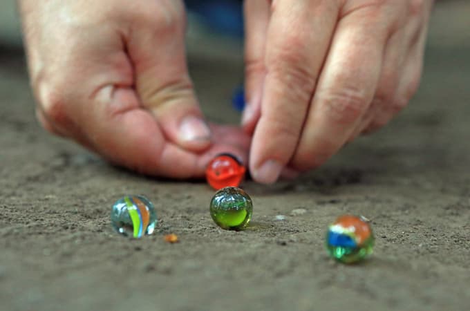 Firbcanje po Mariboru: Svoje tri suzike bom skril v črno cigaretno škatlo z zlatimi črkami