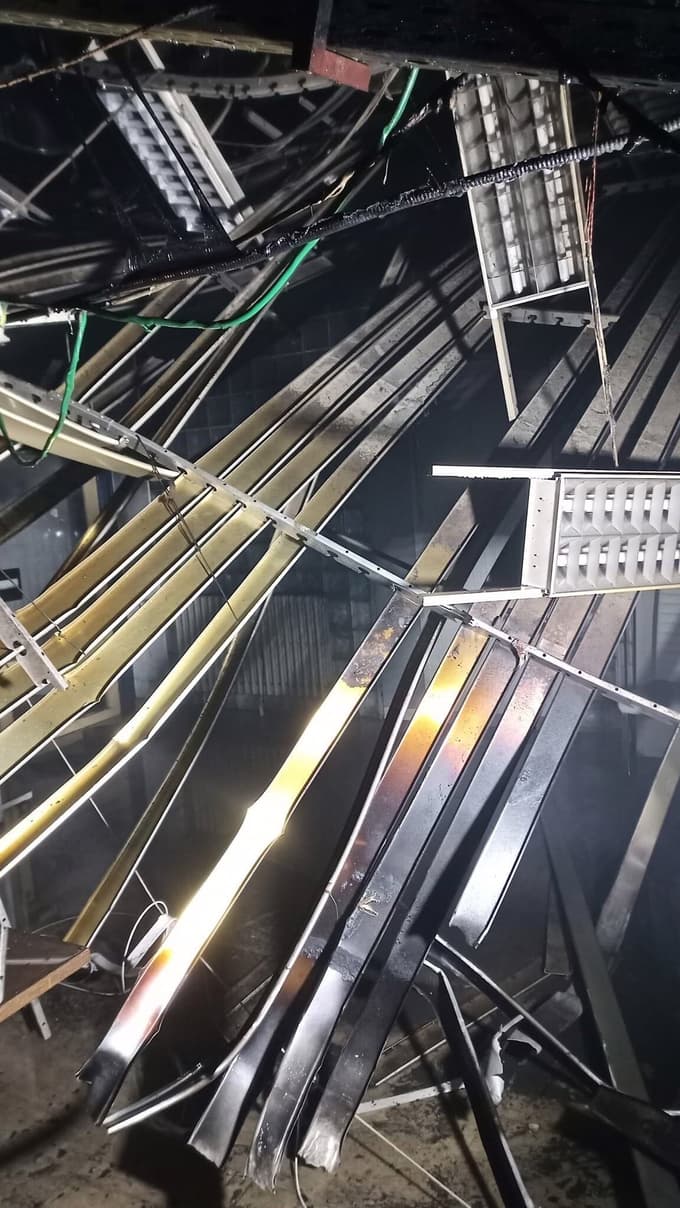 (FOTO in VIDEO) Škoda je velika: V Zagrebu ogenj uničil Vjesnikov nebotičnik. Bi se lahko zdaj celo sesedel?