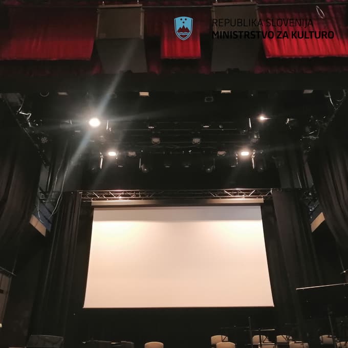 Nameščeno je bilo novo centralno ozvočenje.