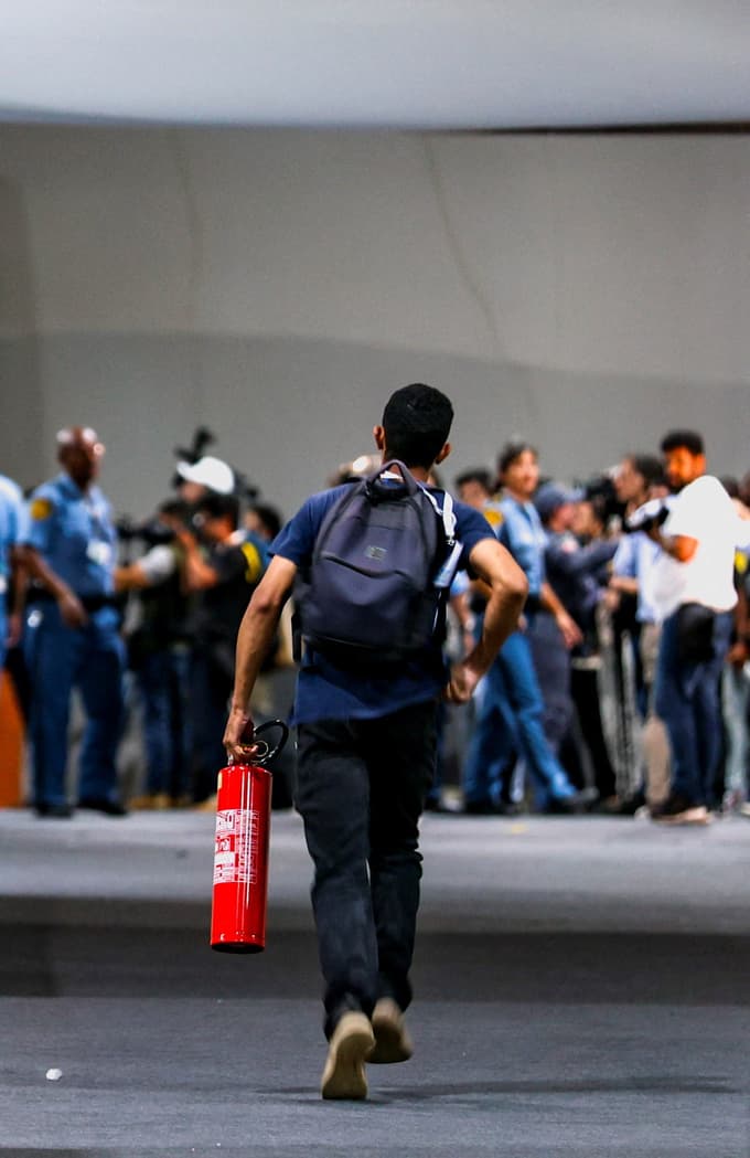 (FOTO) Požar na prizorišču COP30 pod nadzorom, delegati evakuirani