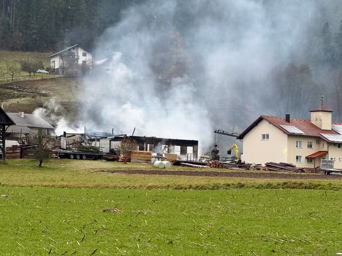 V požaru ni bil nihče poškodovan, nastala pa je ogromna škoda.