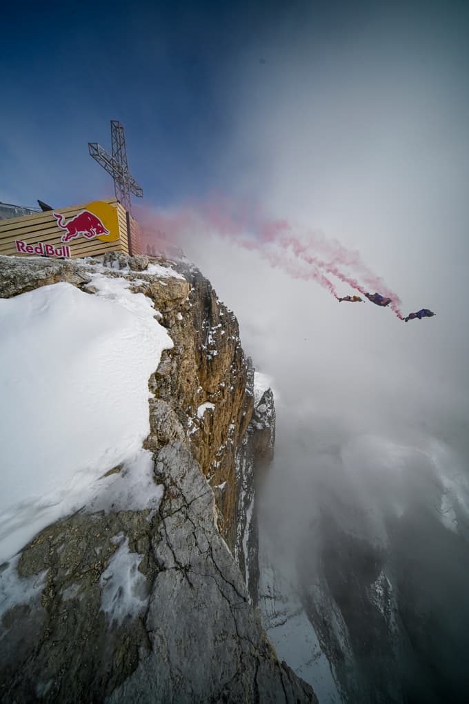 (VIDEO) Te "norosti" še niste videli: Slovenci vključeni v Red Bullov projekt človeških katapultov!
