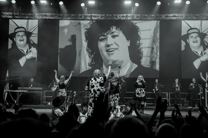 Skupina se je poklonila nepozabni Šerbi.