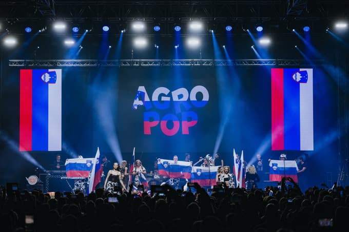Slovenskih zastav na koncertih skupine Agropop ne manjka.