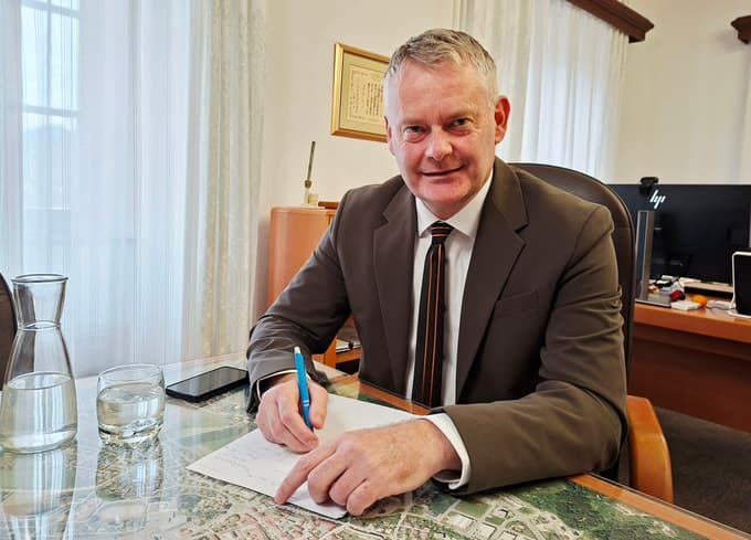Tilen Klugler: ""Enota za hitre preglede deluje med tednom v nočnem času ter ob sobotah, nedeljah in praznikih 24 ur na dan. Tega se v celoti držimo."