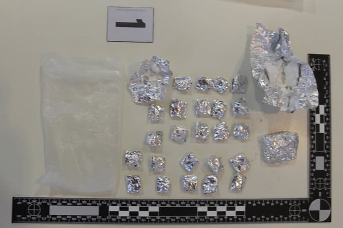 Zavitki z drogo, ki so jo našli pri povzročitelju prometne nesreče na Šmartinski cesti v Ljubljani