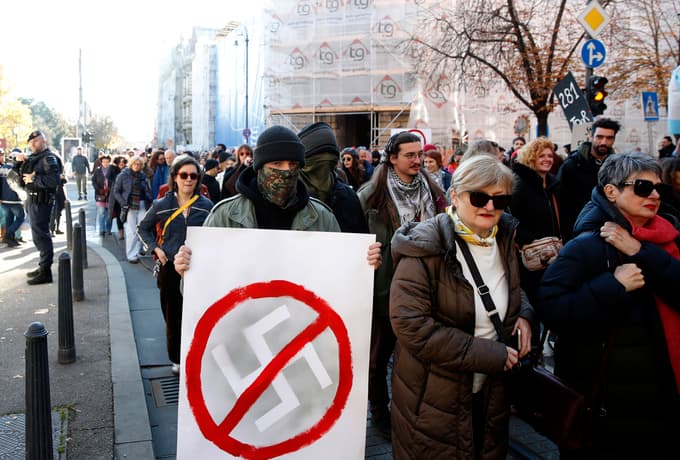 (FOTO) "Fašizem je sovraštvo": Hrvati v večjih mestih protestirali proti fašizmu