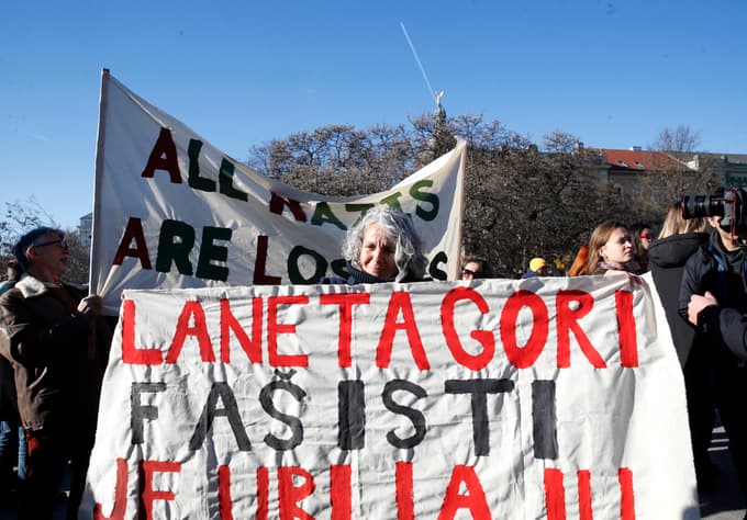(FOTO) "Fašizem je sovraštvo": Hrvati v večjih mestih protestirali proti fašizmu