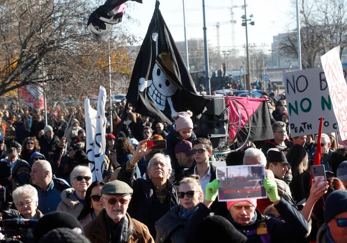 (FOTO) "Fašizem je sovraštvo": Hrvati v večjih mestih protestirali proti fašizmu