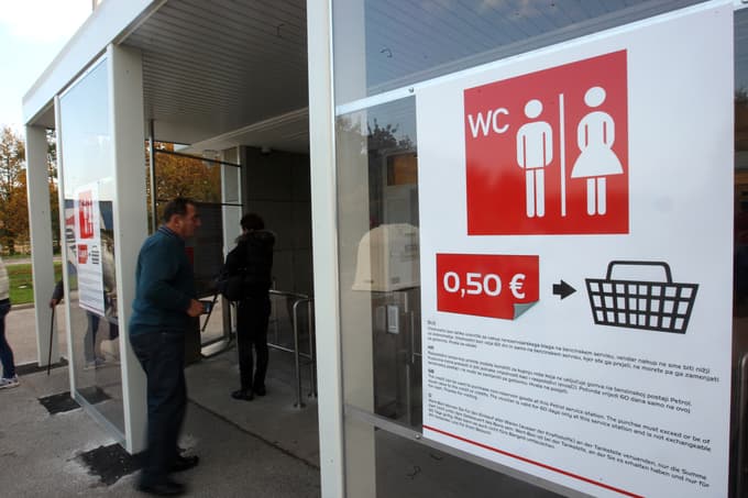 15. oktober 2013 - Ljubljana. Bencinska postaja Petrol - Barje. WC, Stranisce, Placljivo stranisce, racun