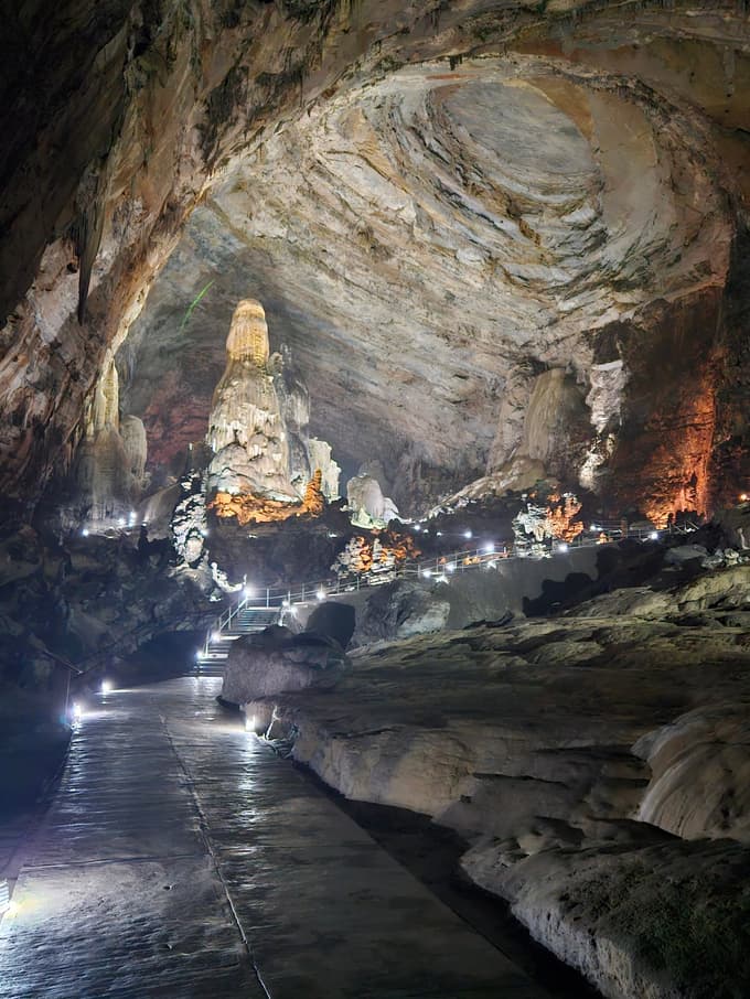 Ena največjih in najbolj znanih jam v Mehiki - Grutas de Cacahuamilpa