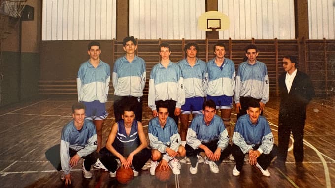 Košarkarska ekipa Maribor 87, finale mladincev Slovenije. Dejan Lukić stoji prvi z leve.