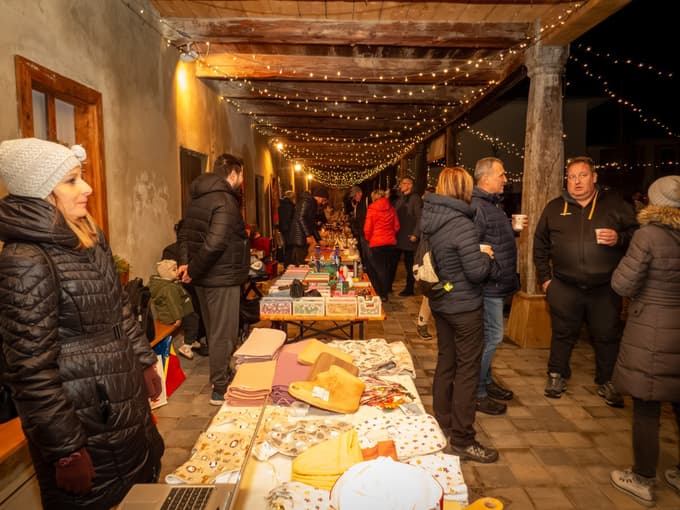 Glaserjeva ploščad zaživi s ponudbo okrepčil in lokalnih izdelkov.