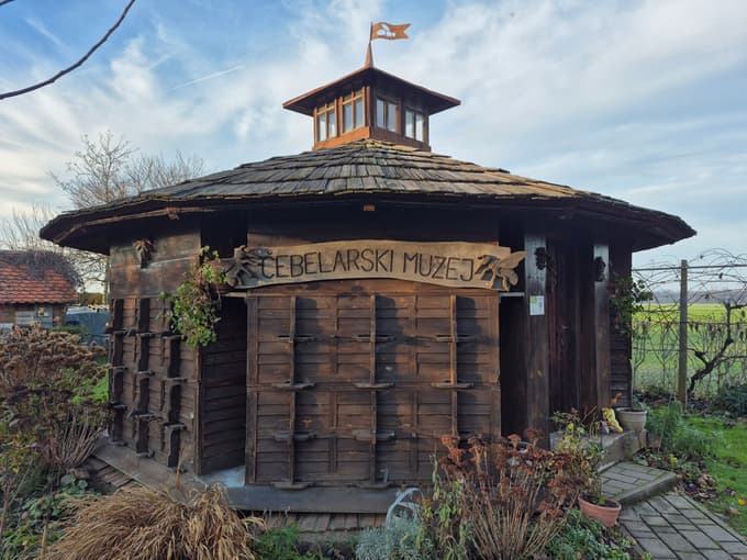 Stari čebelnjak danes služi izključno kot muzejski eksponat, čebele v njem niso naseljene.