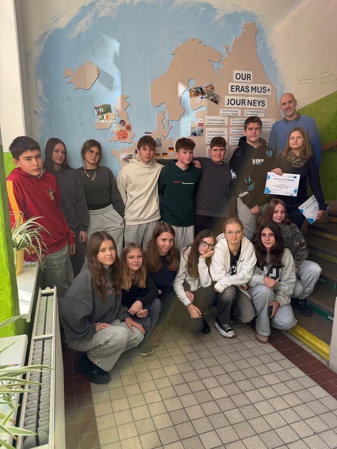 (FOTO) Učenci iz Mislinje so odšli v svet: Siesta, telefoni med odmori in pouk, kot ga doma ne poznajo