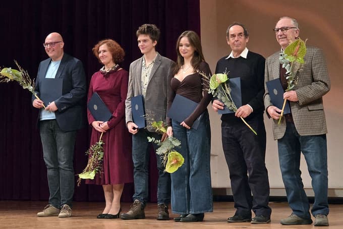 Nagrajenci za dosežke na področju gledališča 2025