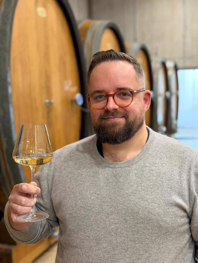 Novi direktor Zlatega griča, izkušeni vinar in menedžer iz južne Moravske Josef Leiser napoveduje, da bodo tesno sodelovali z glavnim enologom in lokalno skupnostjo, ker si želijo ohraniti pristnost kraja in edinstvenost Slovenskih Konjic v vsaki kaplji vina.