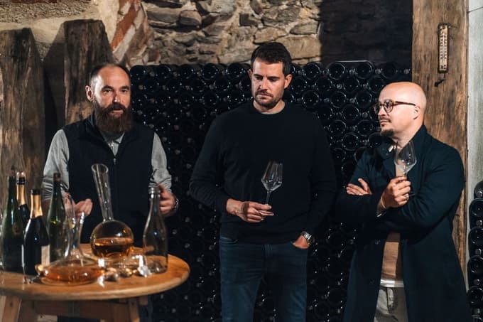 Glavni enolog in namestnik direktorja Zlatega griča Sašo Topolšek v družbi direktorja Fidurocka Davida Hauerlanda ter izvršnega direktorja Ondřeja Křivanca.