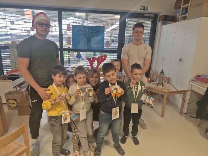 (FOTO) V Vrtcu Ravne prvi tehniški dan: Najmlajši v vlogi malih mojstrov