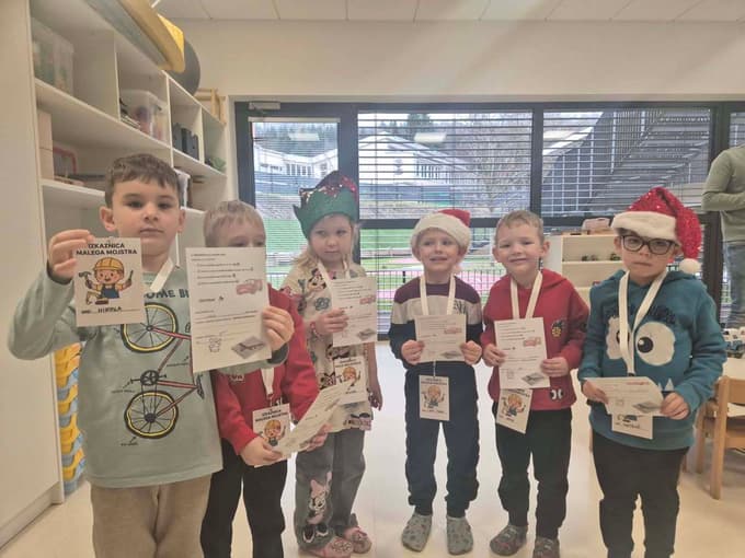 (FOTO) V Vrtcu Ravne prvi tehniški dan: Najmlajši v vlogi malih mojstrov