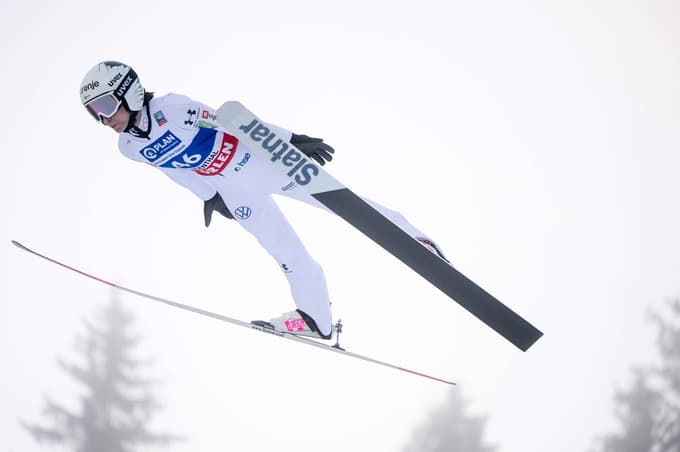 (FOTO) Nika Prevc zmagala v Klingenthalu in na večni lestvici prehitela brata Petra Prevca