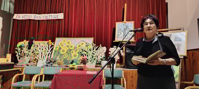 Cecilija Bernjak, predsednica KPD Stane Petrovič Hajdina, med recitiranjem Zdravljice 