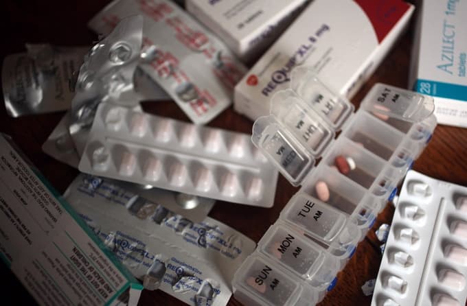 Vsak prebivalec Slovenije je v povprečju prejel deset receptov s predpisanimi zdravili na leto, kar je v skupni vrednosti 385 evrov.