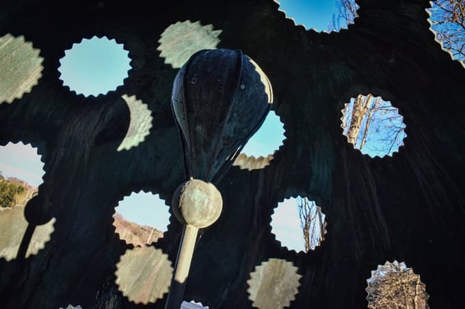 Kmalu so se domačini le ojunačili in premraženima in izmučenima belgijskima balonarjema ponudili hrano in pijačo. Gorička gostoljubnost tudi takrat ni zatajila. Spomenik je zanimiv opomnik na dan, ko je Goričko doživelo omembo v New York Timesu, Le Parisienu in drugih velikih medijih tistega časa.