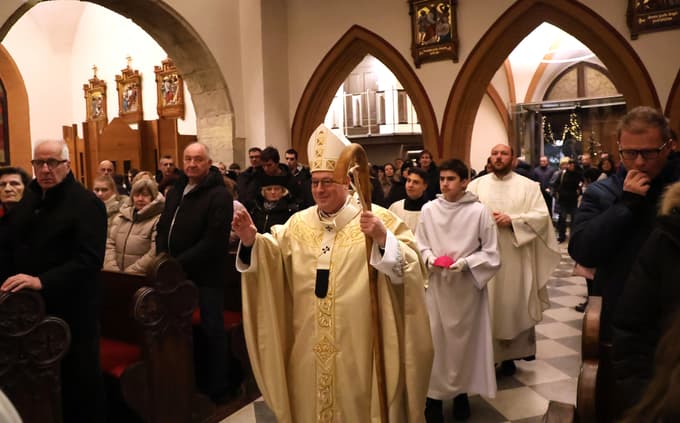 (FOTO) Polnočnice: Cvikl o odločitvah za srečno prihodnost, Saje o skrajno aktualnem sporočilu božiča