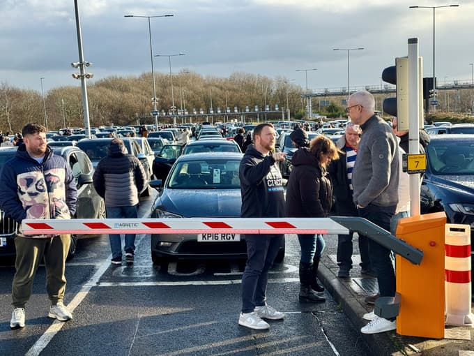 (FOTO) Kaos na železniških tirih: Eurostar zaradi težav v Rokavskem predoru odpovedal vse prevoze