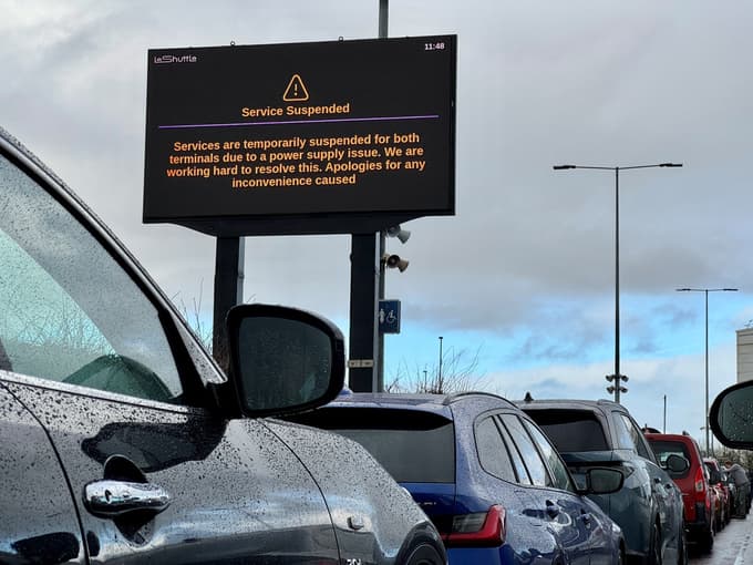 (FOTO) Kaos na železniških tirih: Eurostar zaradi težav v Rokavskem predoru odpovedal vse prevoze