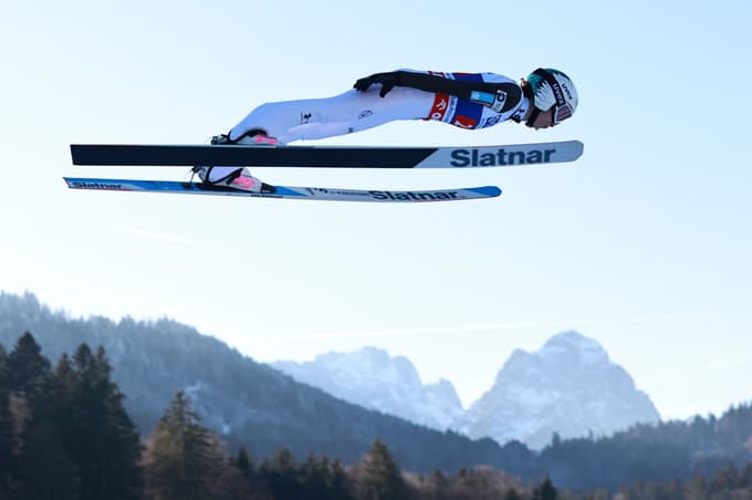 Nika Prevc je prepričljivo zmagala v Garmisch Partenkirchnu
