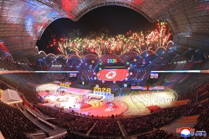 V najbolj zaprti državi na svetu se ne obremenjujejo, če kam niso vključeni. Zabavo si organizirajo po svoje. 