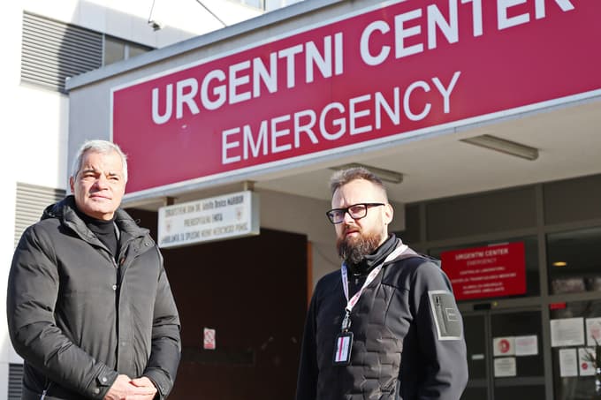 (FOTO) Silvestrska noč v Mariboru: Več policijskih posredovanj, en pretep pred lokalom in težja poškodba s pirotehniko