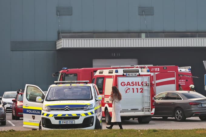 (FOTO) Silvestrska noč za mariborske gasilce brez počitka: "Pogosto si kdo vošči prav na intervenciji"