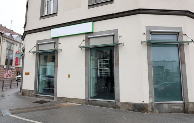 Maribor - Partizanska cesta - Otp Banka - zaprta poslovalnica - -