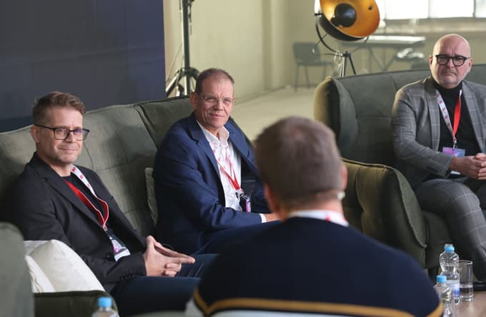 (VIDEO) Tehnologija krepi mišice podjetja, kultura pa mu daje dušo – ali zakaj "fejkanje" v poslu ne deluje