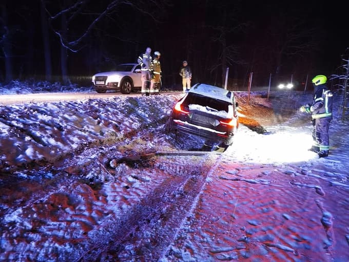 V večini primerov so bili med obilnim sneženjem vzroki za trčenje neprilagojena hitrost glede na stanje vozišča, neprimerna varnostna razdalja in vožnja preblizu desnemu robu vozišča. PGE Krško