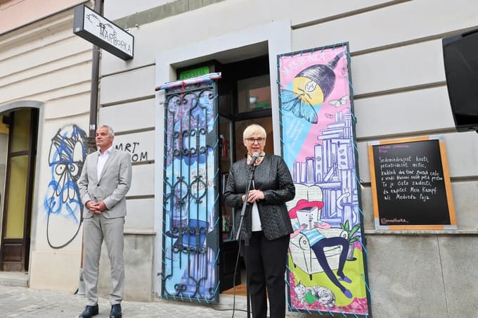 Zakaj je sodišče ustavilo kazenski postopek zoper moškega, ki je ukradel Mariborkino mavrično zastavo?