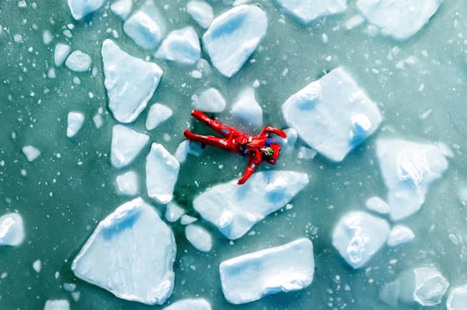 Turistična atrakcija lebdenja na ledu. Fotografija je simbolična. 