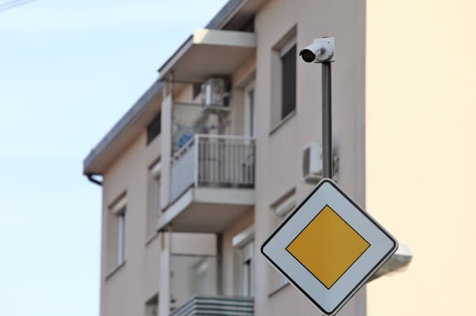 Zakon po opozorilu Informacijskega pooblaščenca postavlja stroge pogoje glede videonadzora