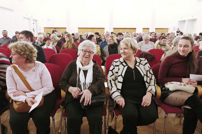 Anica Neuvirt, soproga Toneta Neuvirta, in hčerka Danica 