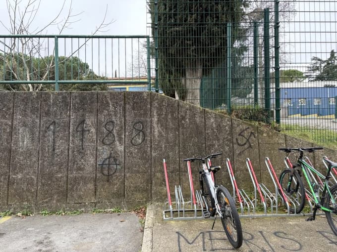 V Semedeli, v okolici Osnovne šole Dušana Bordona, so se v minulih dneh pojavili številni grafiti.