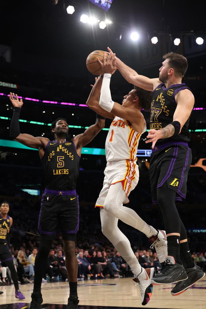 (FOTO) LA Lakers z zmago proti Atlanti prekinili niz porazov, kako se je odrezal Dončić?