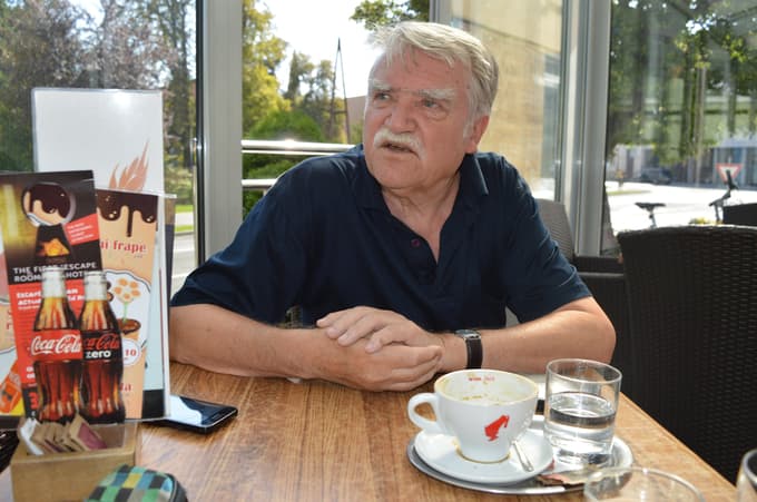 Leta 2002 je prejel častni znak svobode Republike Slovenije za delo z narodnostnimi skupnostima in z romsko skupnostjo.