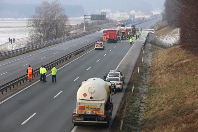 (FOTO in VIDEO) Znane so podrobnosti o nesreči na štajerski avtocesti, to je sporočila policija