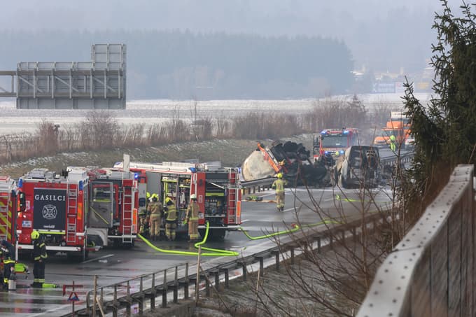 (FOTO in VIDEO) Znane so podrobnosti o nesreči na štajerski avtocesti, to je sporočila policija