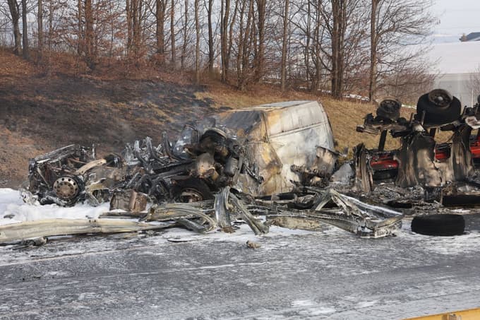 (FOTO in VIDEO) Znane so podrobnosti o nesreči na štajerski avtocesti, to je sporočila policija
