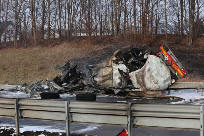 (FOTO in VIDEO) Znane so podrobnosti o nesreči na štajerski avtocesti, to je sporočila policija