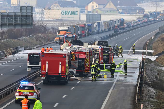 Slovenska Bistrica - Avtocesta - Promet - Prometne nesreče - Nesreča cisterne in kombija na avtocesti - zagorela cisterna in kombi - gasilci - Gasilci - Nesreče -